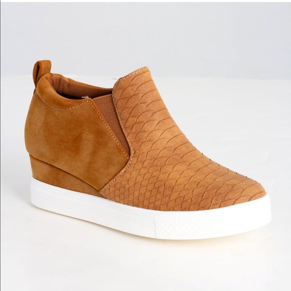ccocci Shoes - NWT Ccocci Viva Tan Booties Sneakers Size 10